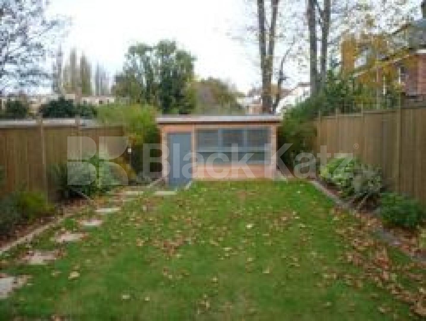 			BEAUTIFUL ROAD!!!, 4 Bedroom, 1 bath, 1 reception Flat			 Avenue Road, CROUCH END/HIGHGATE N6